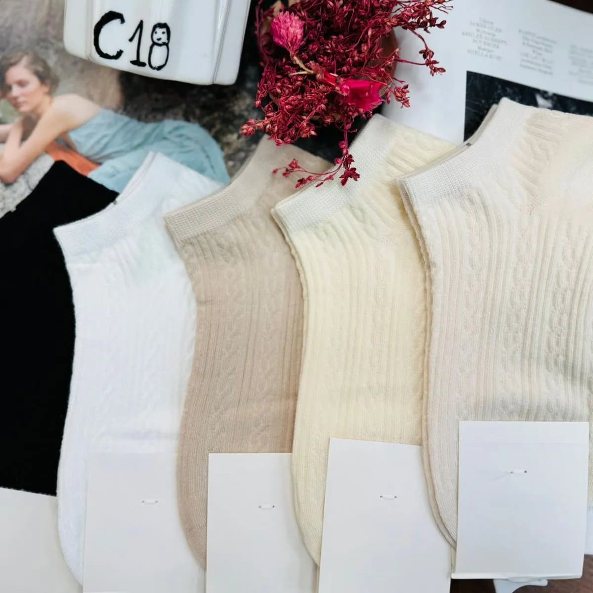 Skarpetki damskie ankle beżowe, białe, czarne