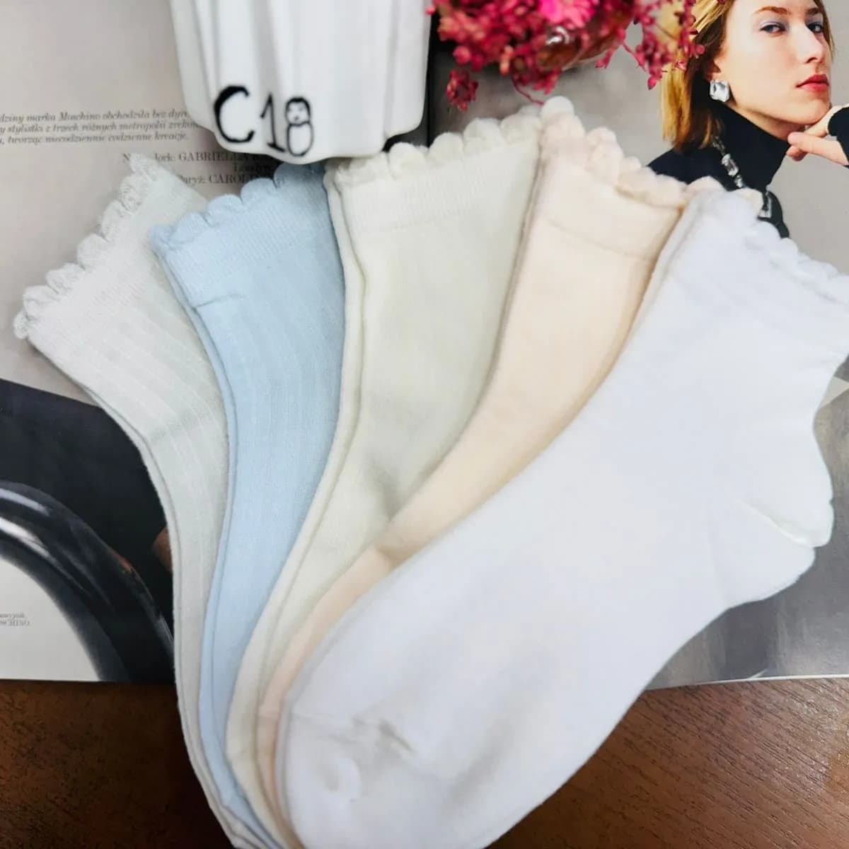 Skarpetki damskie koronkowe białe i jasnoniebieskie