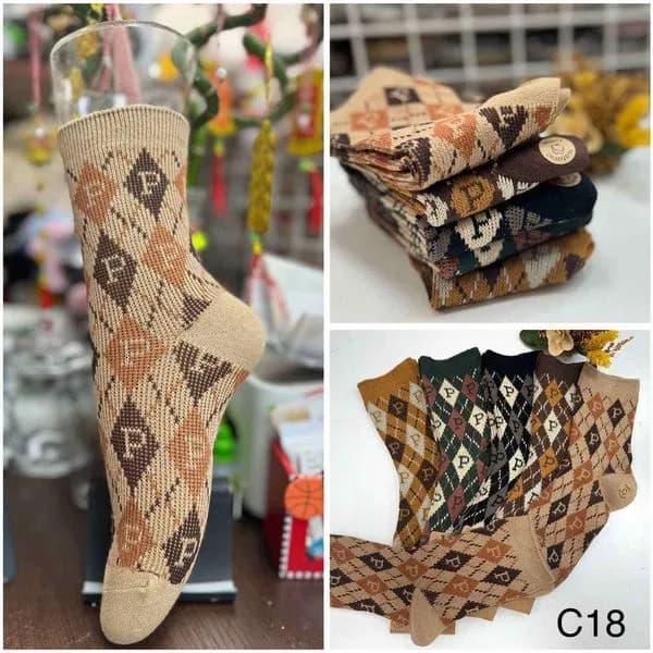 Skarpetki damskie argyle z literą P beżowo-brązowe