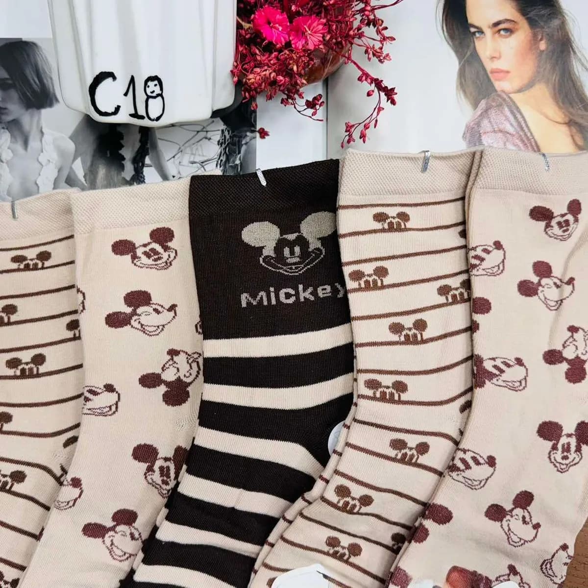 Skarpetki damskie z Myszką Mickey beżowo-brązowe