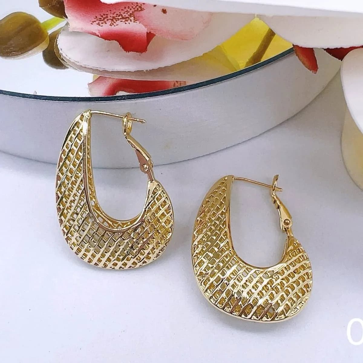 Kolczyki damskie hoops złote z siatką 40925-136