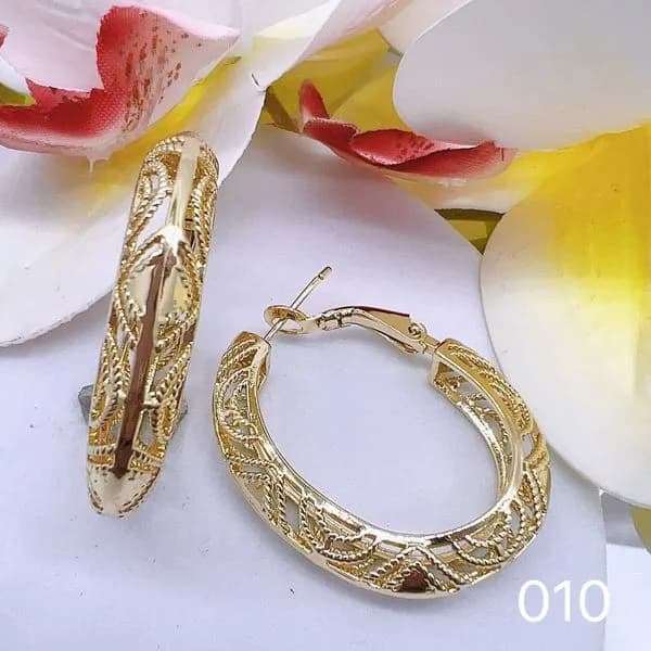 Kolczyki damskie wkrętki złote z ażurowym wzorem