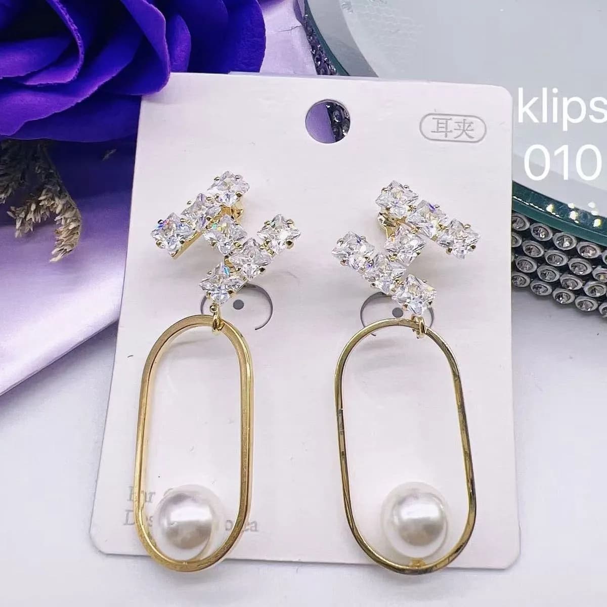 Kolczyki damskie klipsy z perłą i kryształkami złote