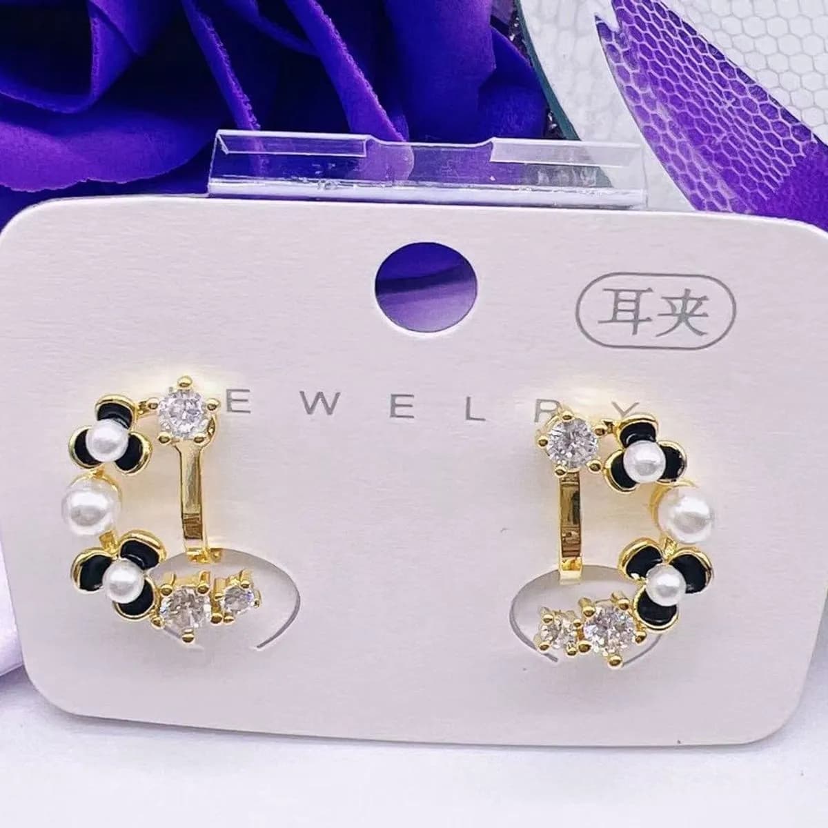 Kolczyki damskie klipsy kwiatowe czarne perły złote 40925-39