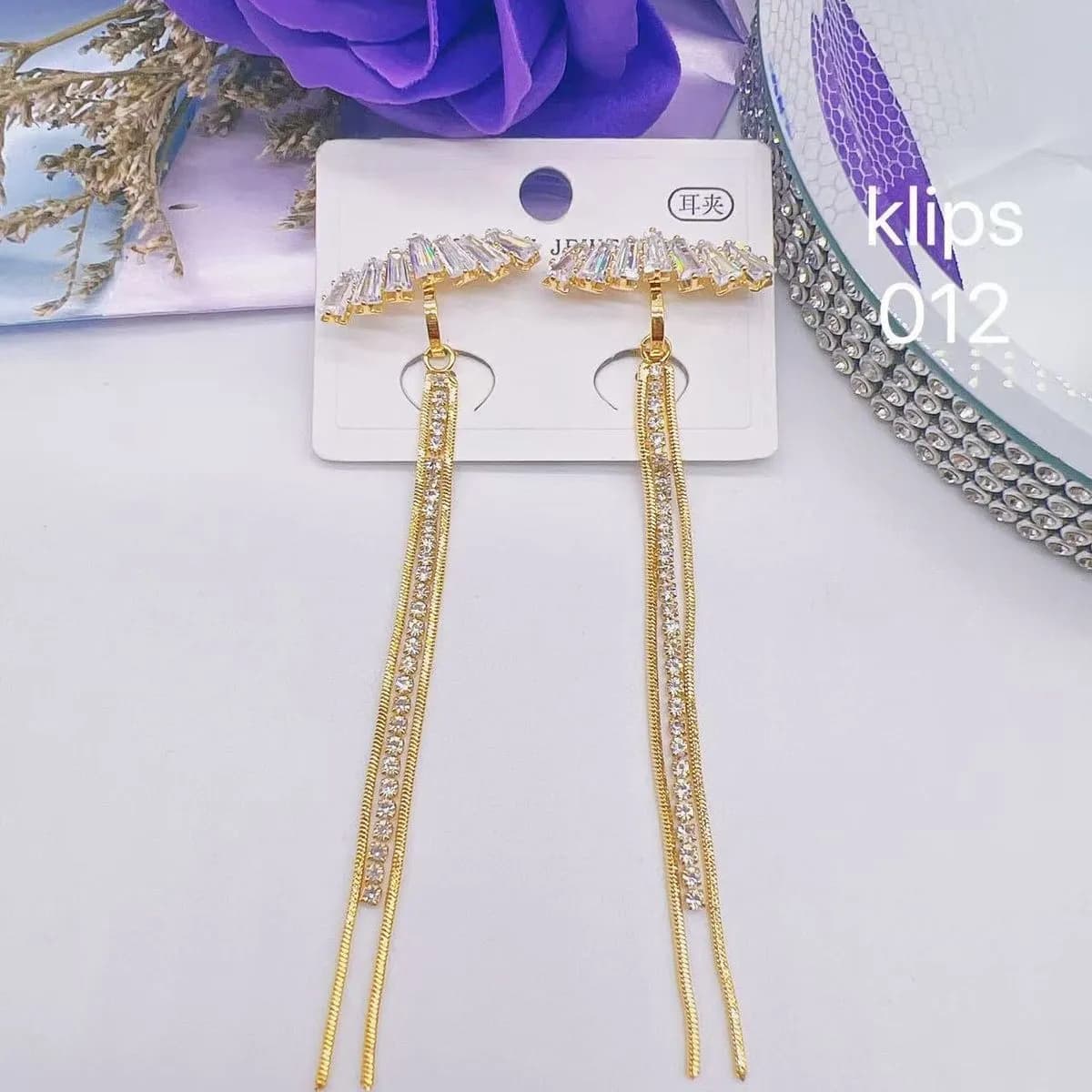 Kolczyki damskie klipsy wiszące złote z kryształkami 012