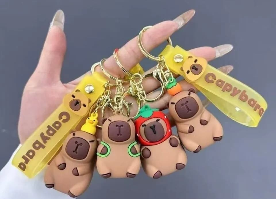 Brelok do Kluczy Kapibara z Paskiem i Karabińczykiem Mix 12 szt.