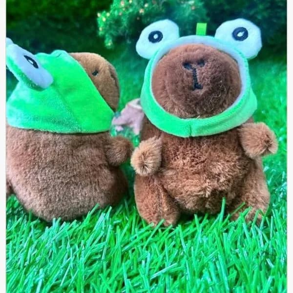 Brelok do Kluczy Kapibara w Czapce Żabki, Pluszowy