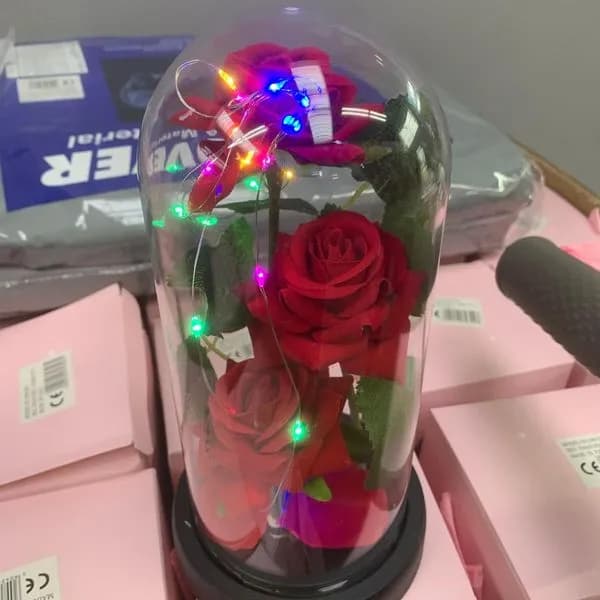 Bukiet Róż LED w Kloszu - 3 Czerwone Róże, Kolorowe Światełka
