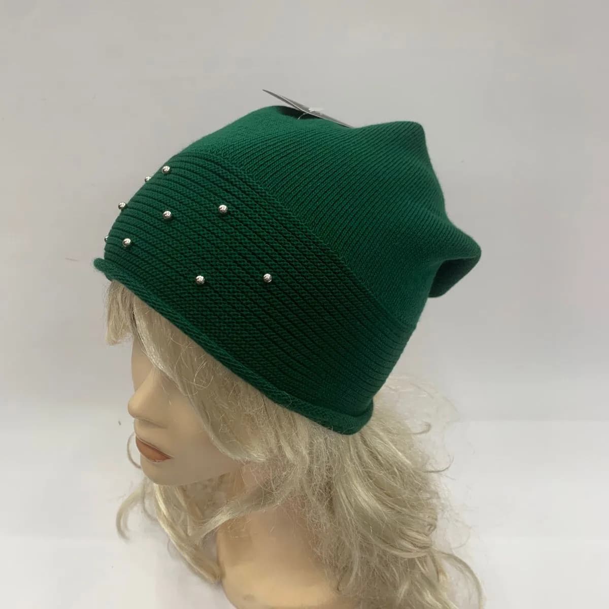 Czapka damska beanie zielona z perełkami