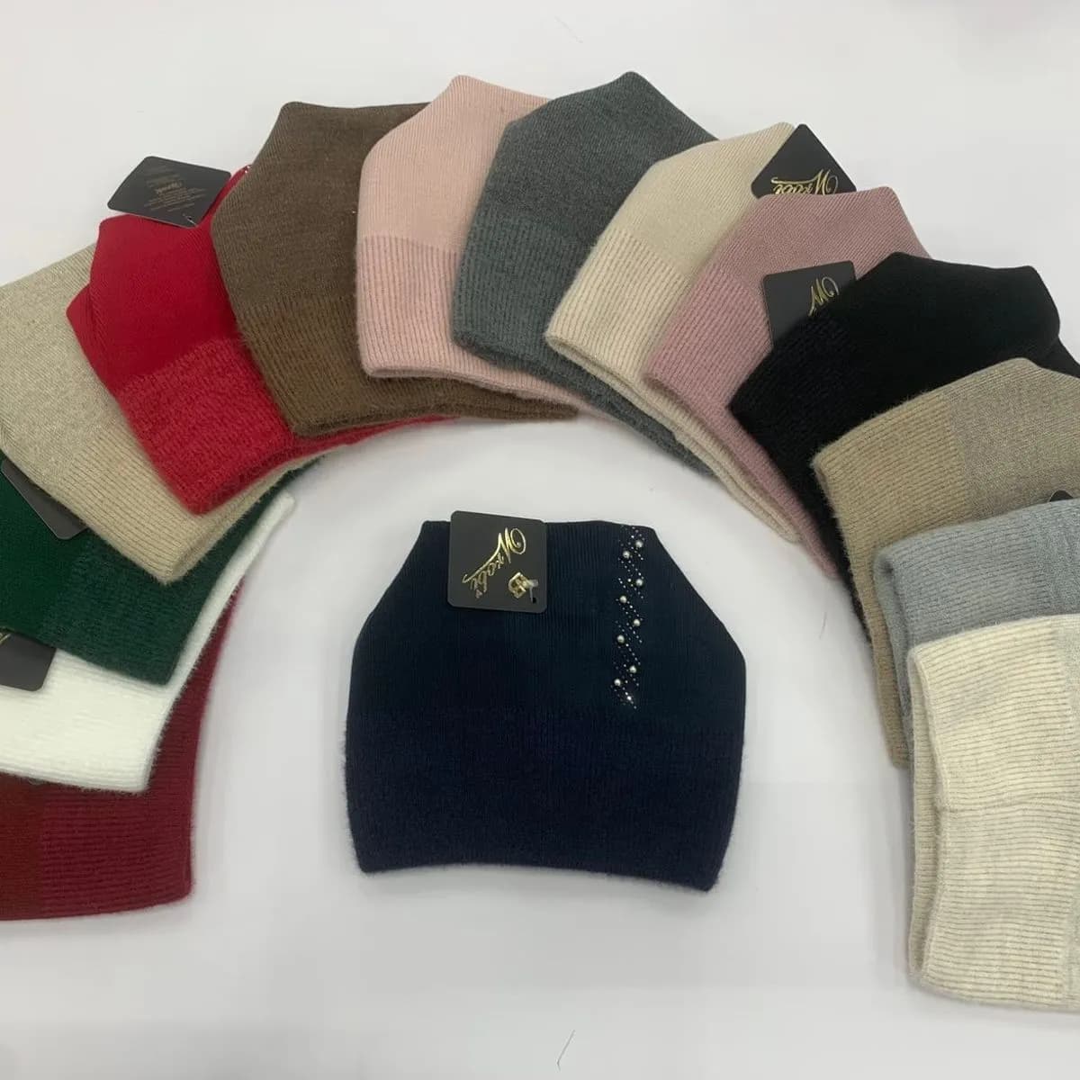 Czapki damskie dzianinowe różne kolory SKU 50925-106