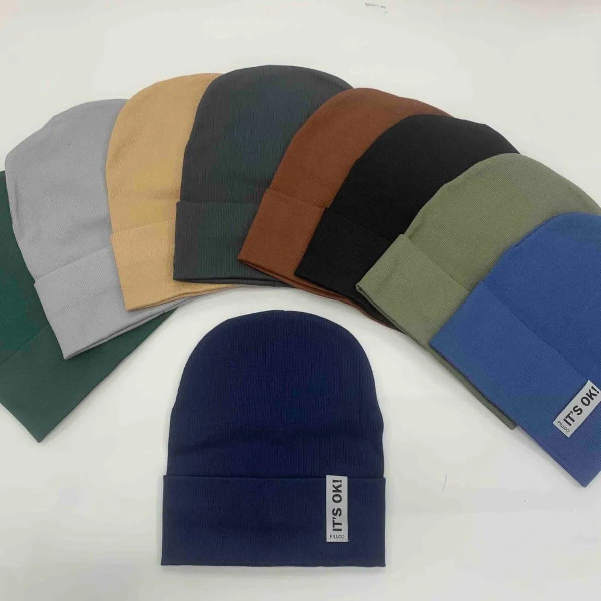 Czapki damskie beanie z napisem IT'S OK, 10 szt