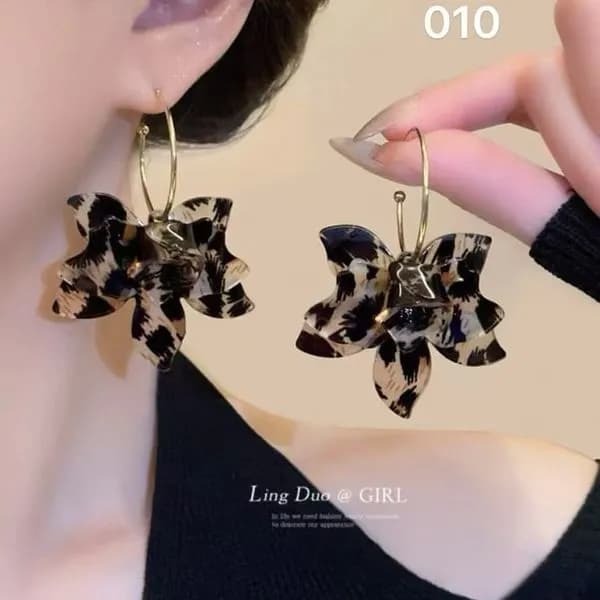 Kolczyki damskie wiszące kwiatowe wzór lampartowy 50925-18