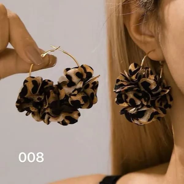 Kolczyki damskie wiszące kwiatowe wzór lamparta