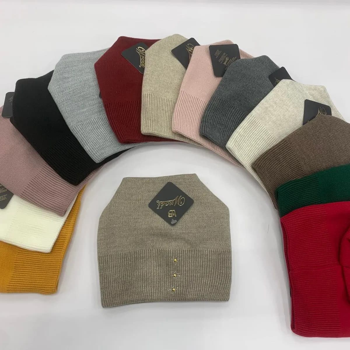 Czapki damskie dzianinowe 12 kolorów