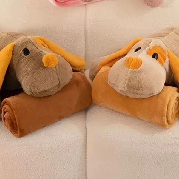 Maskotka pies z kocykiem beżowo-pomarańczowa