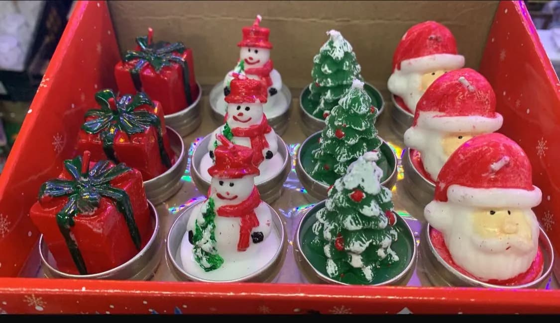 Świece świąteczne dekoracyjne w puszce, zestaw 12 szt