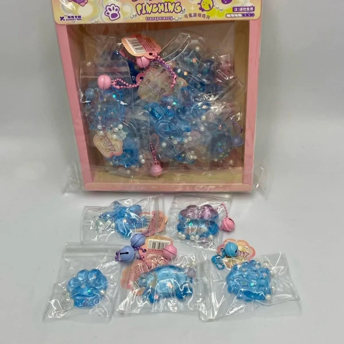 Zabawki Squeeze Lovely Pinching Breloki z Dzwonkiem 24 szt.