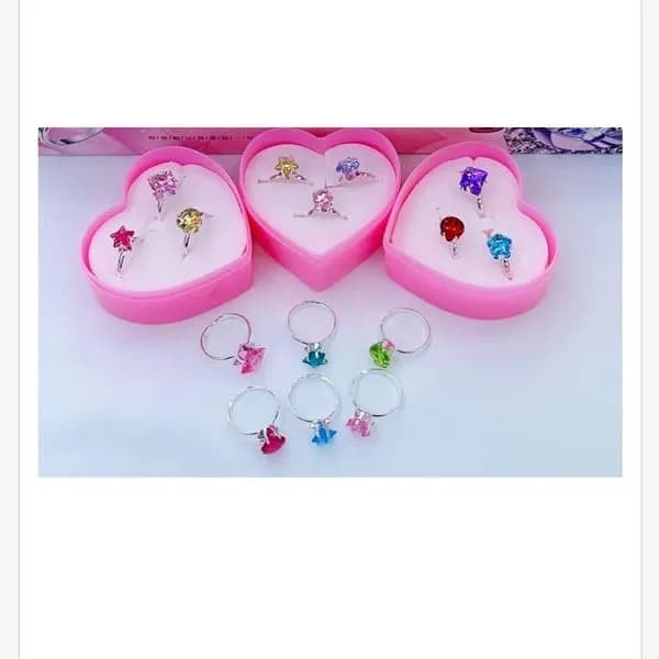 Zestaw biżuterii dla dzieci - pierścionki w pudełkach serce 24 szt.