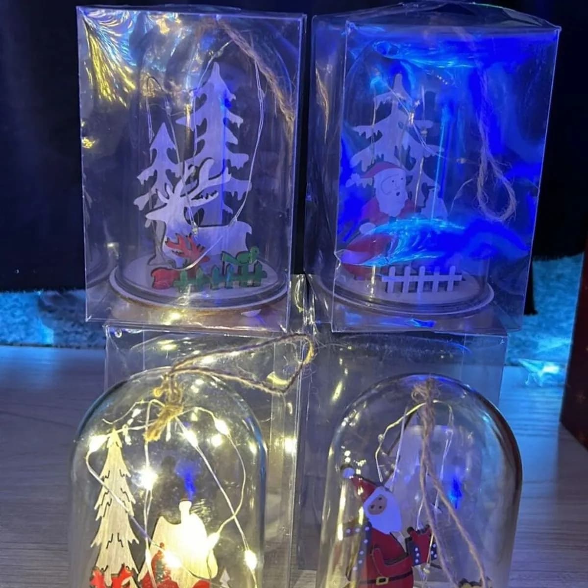 Lampka LED Świąteczna w Szklanej Kuli z Postaciami