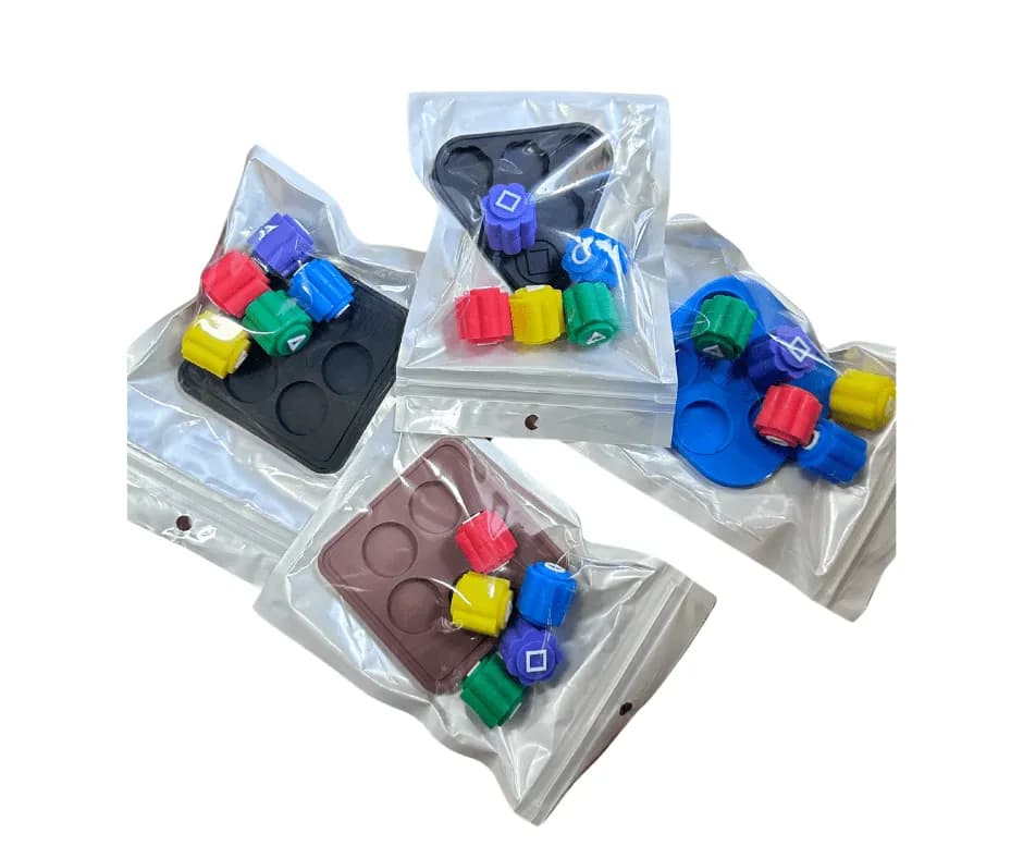 Gry Gonggi Squid Games - Mini zabawki kolekcjonerskie z podstawką