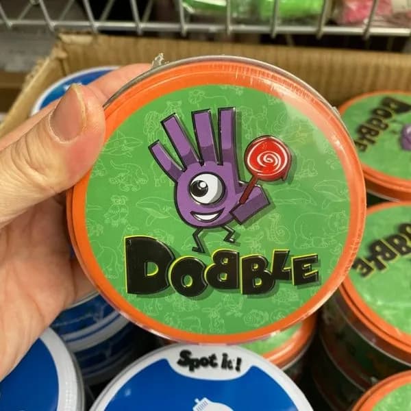 Gra Dobble dla dzieci, okrągłe metalowe pudełko, grafika zwierząt