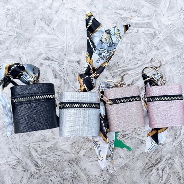 Brelok do kluczy etui z brokatem i apaszką, mix kolorów, 24 szt.