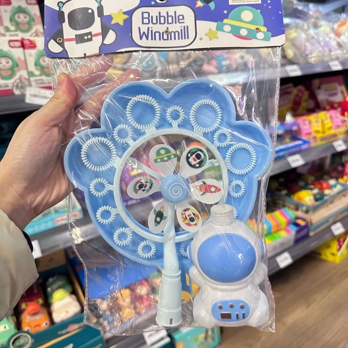Wiatraczek do baniek Bubble Windmill z astronautą, kwiatowy kształt