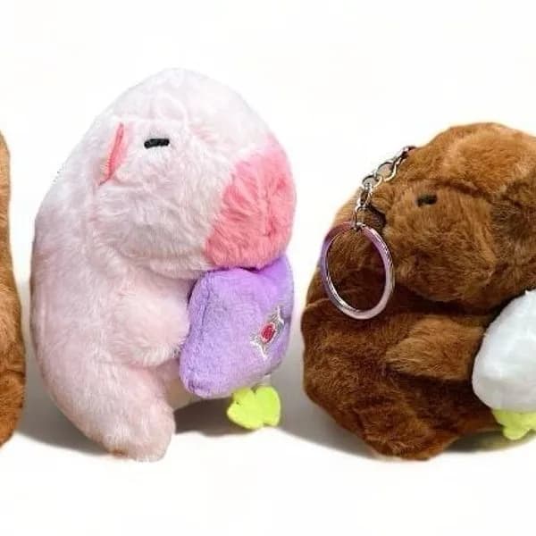 Brelok pluszowy zwierzątko Kapibara z akcesoriami, 12 szt.