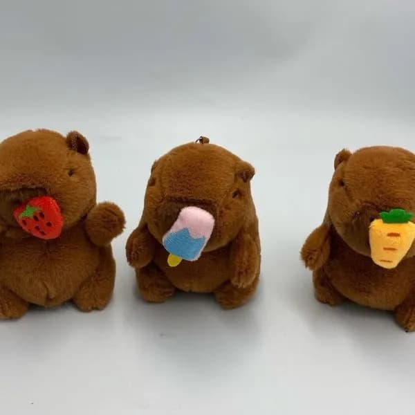 Brelok pluszowy miś z akcesorium (truskawka, lody, marchewka)