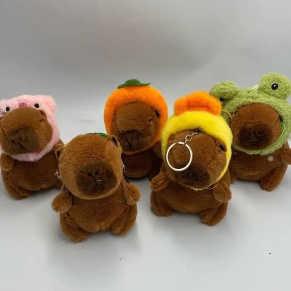 Brelok pluszowy zwierzątko Kapibara w kapturku mix 24szt