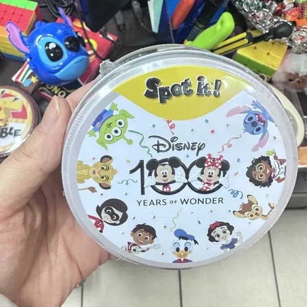 Gra Spot It! Disney 100 Years of Wonder PK12642 Metalowa Puszka