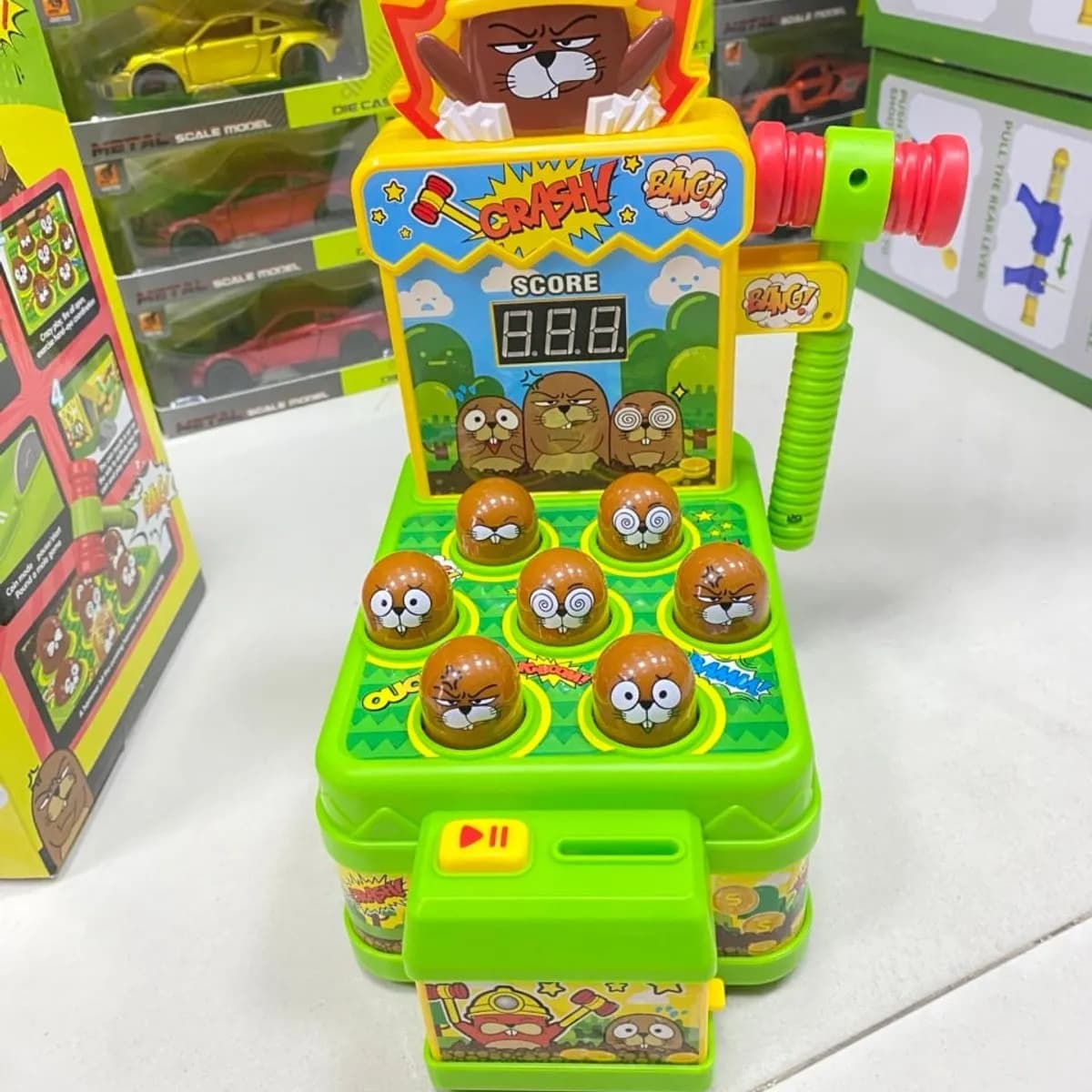 Gra zręcznościowa Uderz Kreta z młotkiem i licznikiem punktów, zielona