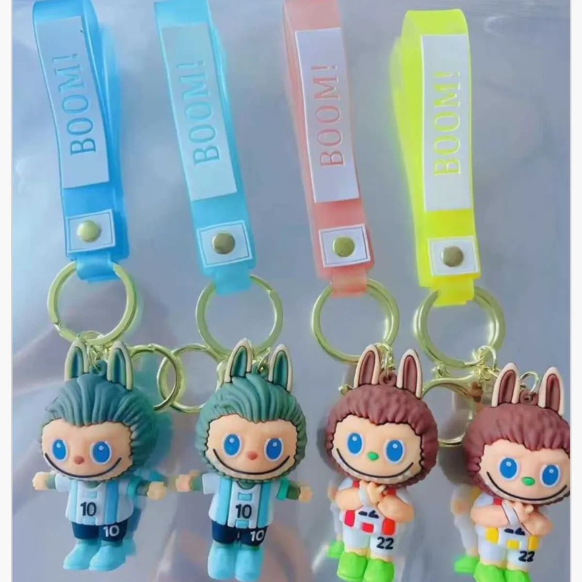 Brelok do kluczy figurka "BOOM!" z zawieszką, postać sportowa
