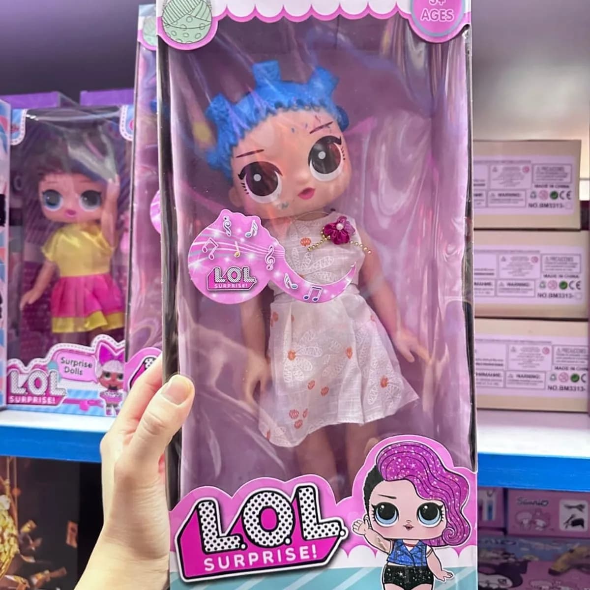 Lalka LOL Surprise niebieskie włosy różowa sukienka 6szt