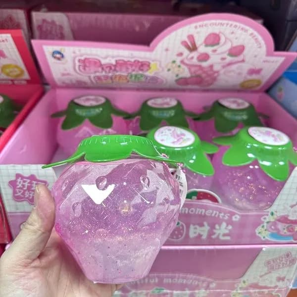 Mini zabawka truskawka z brokatem i zieloną nakrętką, 6 szt.