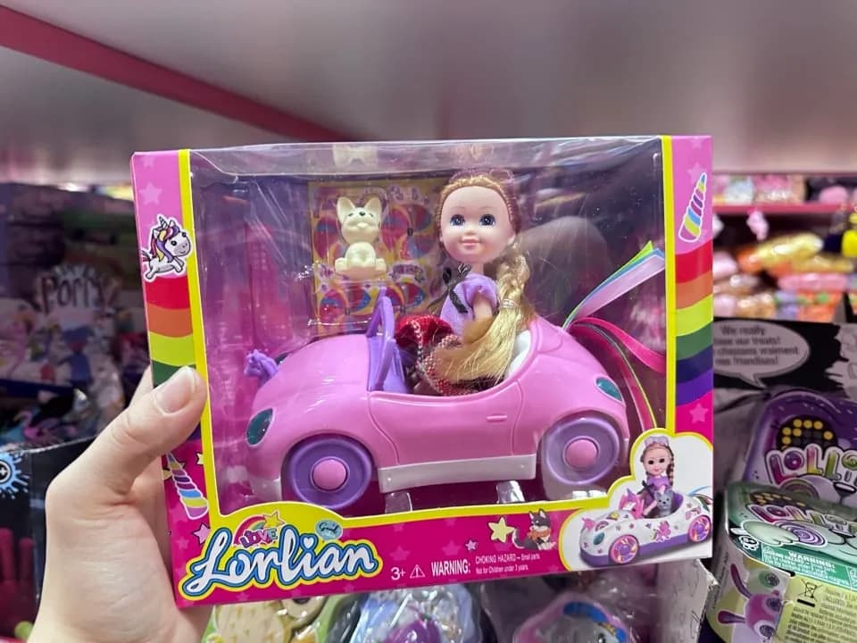 Zestaw Lalka Lorlian w samochodzie jednorożcu z pieskiem