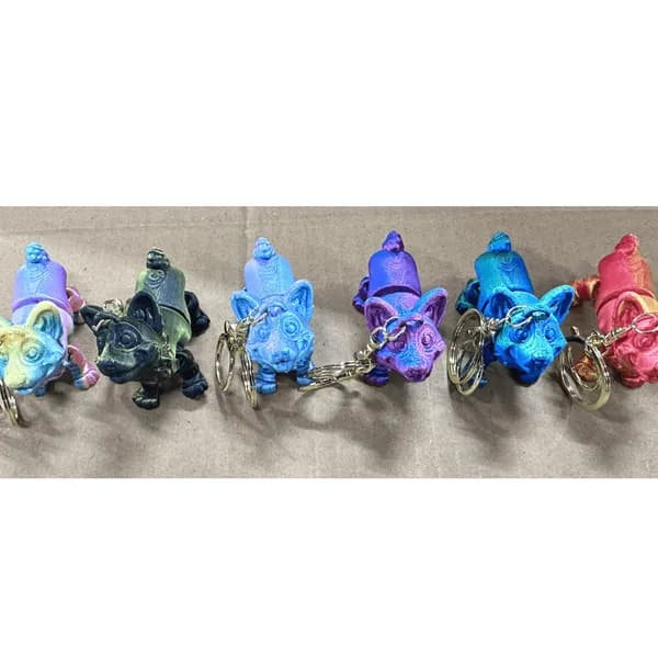 Brelok do kluczy piesek figurka wielokolorowy efekt metaliczny 3D