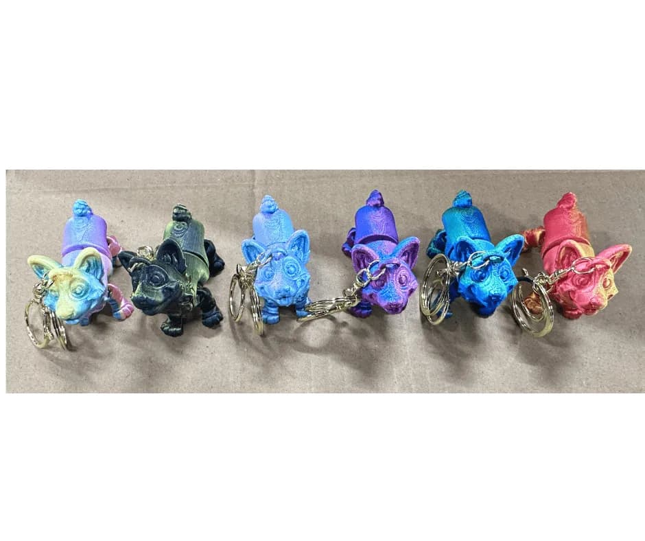 Brelok do kluczy piesek figurka wielokolorowy efekt metaliczny 3D