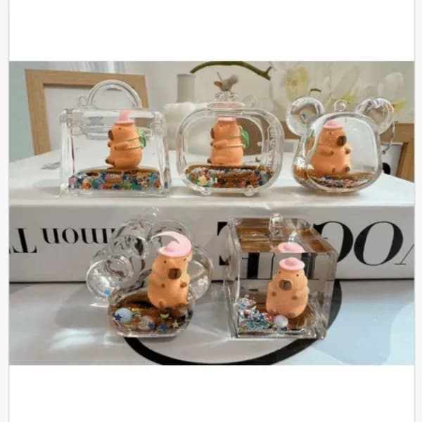 Brelok do kluczy figurka zwierzątko w kapsule mix kształtów 24szt