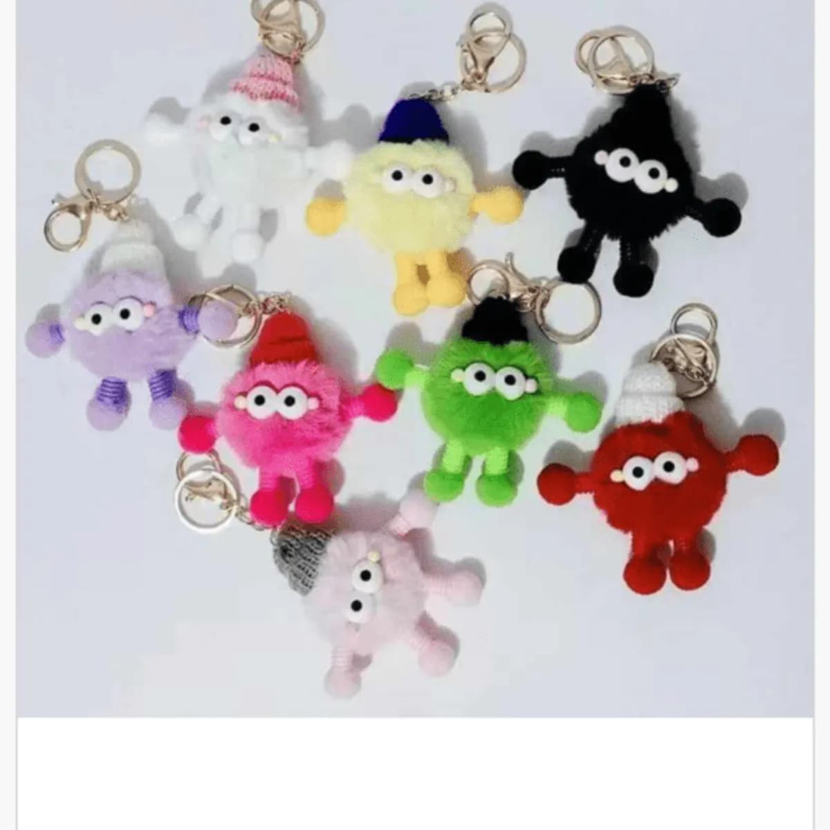 Pluszowy brelok do kluczy zabawny stworek z czapką mix kolorów