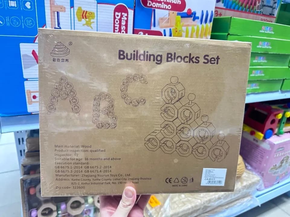 Drewniane klocki konstrukcyjne z koralikami, zestaw 16 el.