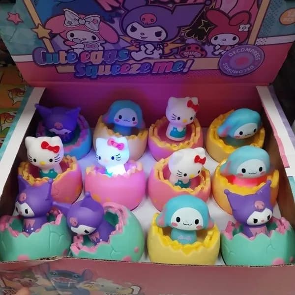 Zabawka Squeeze Me Kuromi - figurki w jajkach z podświetleniem 12szt
