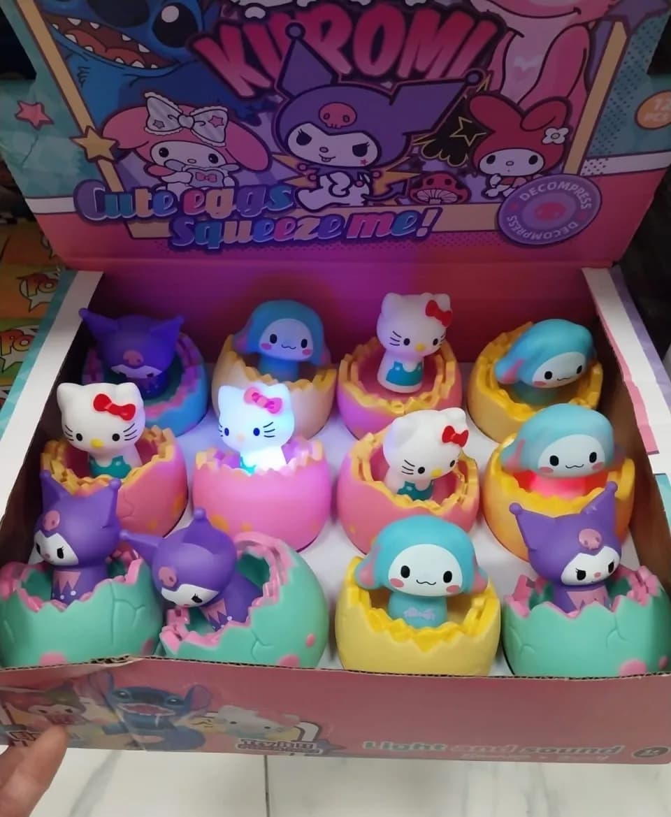 Zabawka Squeeze Me Kuromi - figurki w jajkach z podświetleniem 12szt