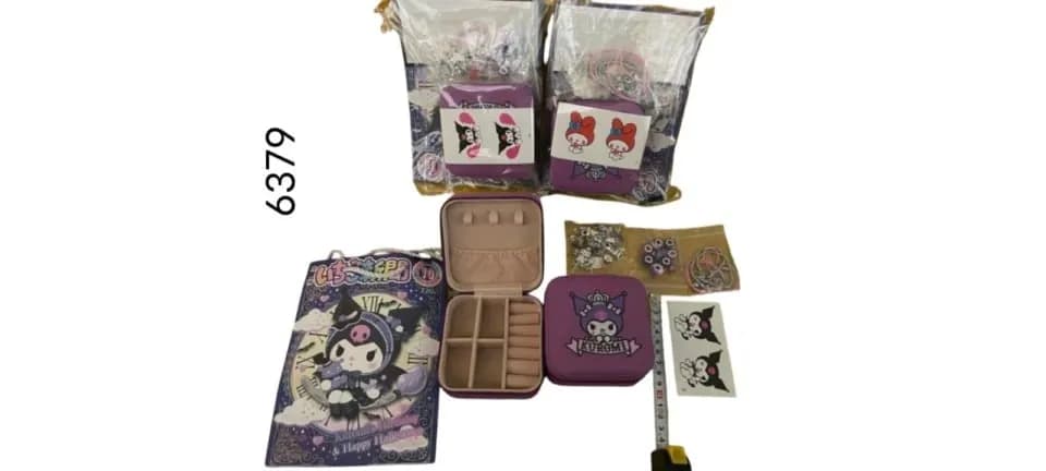 Zestaw biżuterii dziecięcej Kuromi z fioletowym organizerem