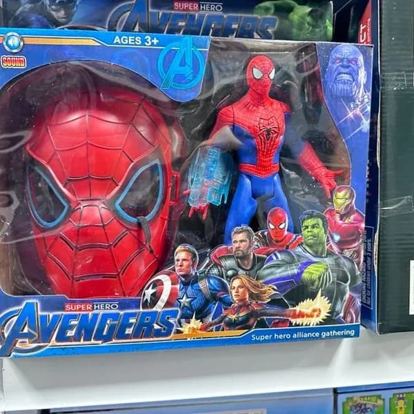 Zestaw Figurka Spiderman i Maska Avengers z Dźwiękiem i Światłem