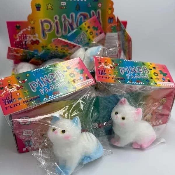 Zabawka Squeeze Pinch Family kotki miękkie 12 szt - gniotki flokowane