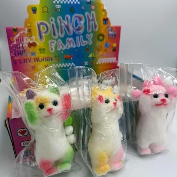 Zabawki Squeeze Pinch Family - kotki antystresowe, flokowane 16szt