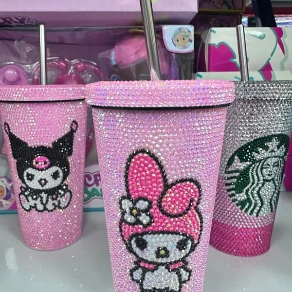 Kubek z cyrkoniami DIY My Melody z metalową słomką, różowy