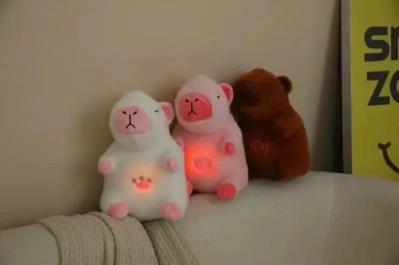 Maskotka Szumiąca z Podświetleniem LED Pluszowa Capybara 3 kolory