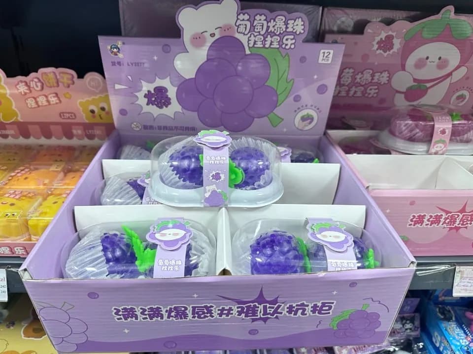 Zabawka antystresowa Squeeze winogrono PK13543 fioletowy gniotek 12szt